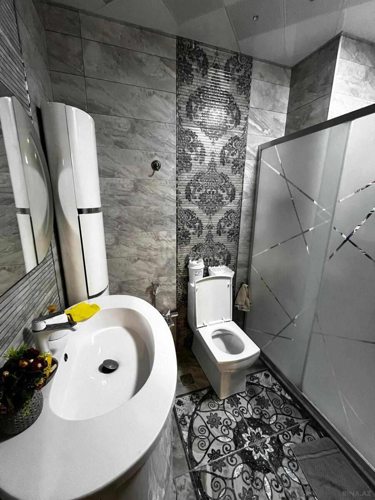 Satılır 4 otaqlı mənzil 120 m²