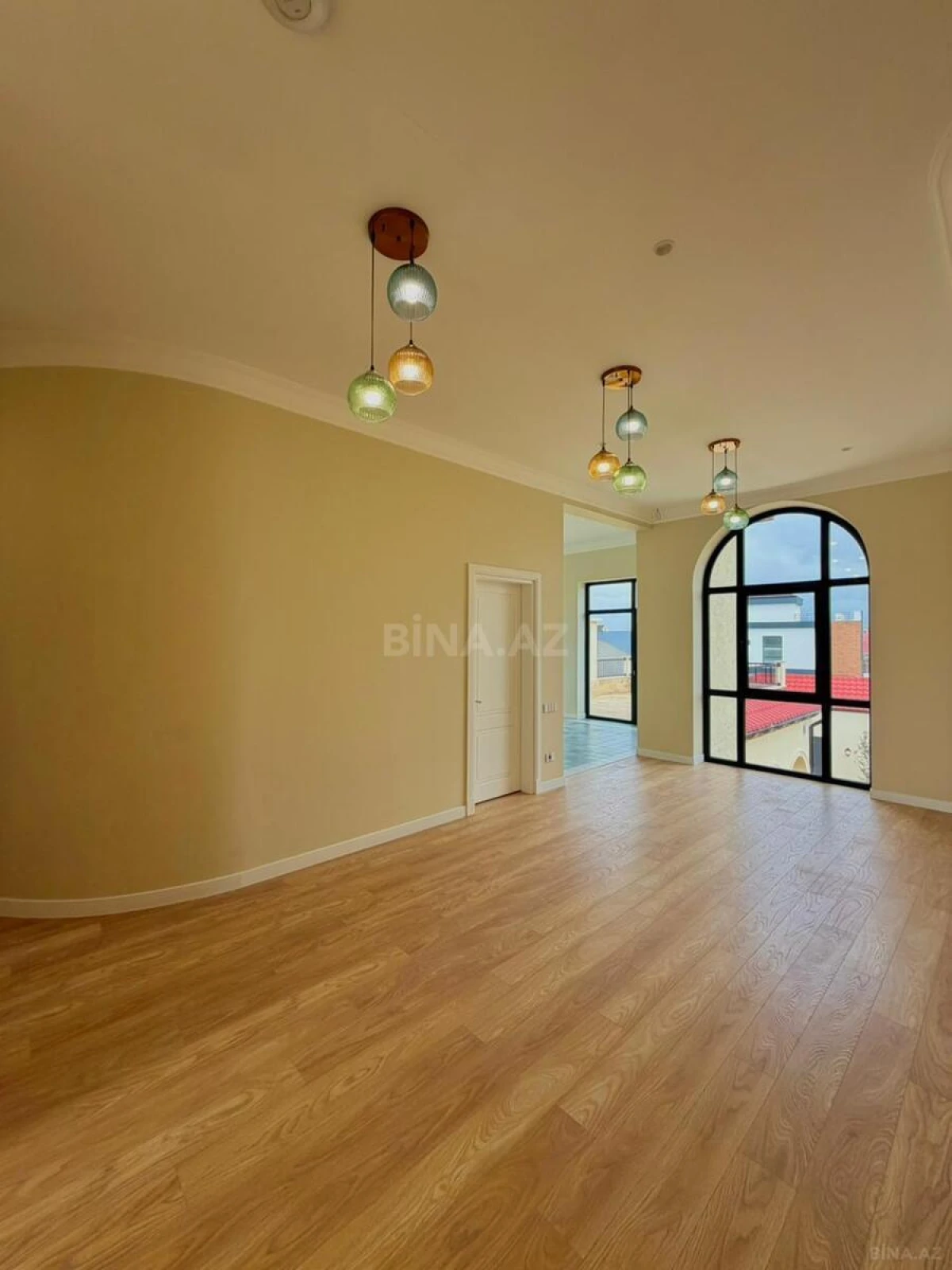 Satılır 6 otaqlı həyət evi 400 m²