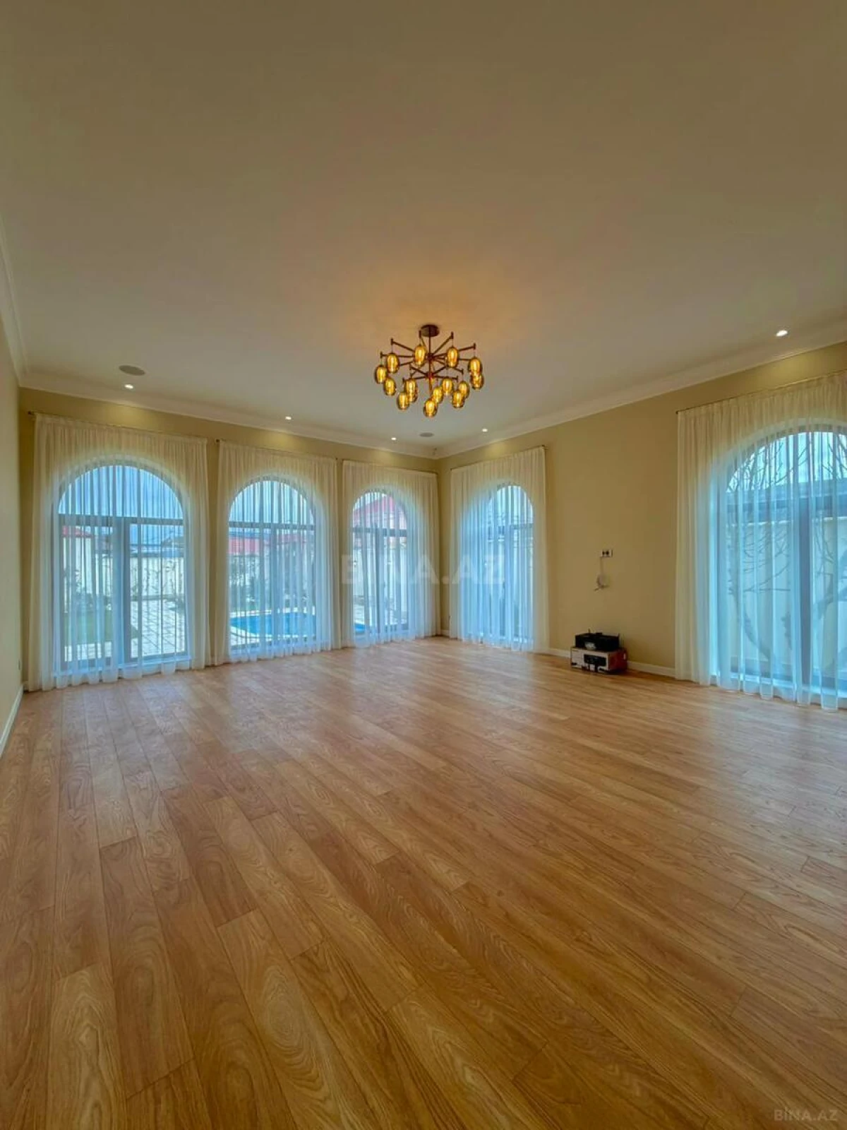 Satılır 6 otaqlı həyət evi 400 m²