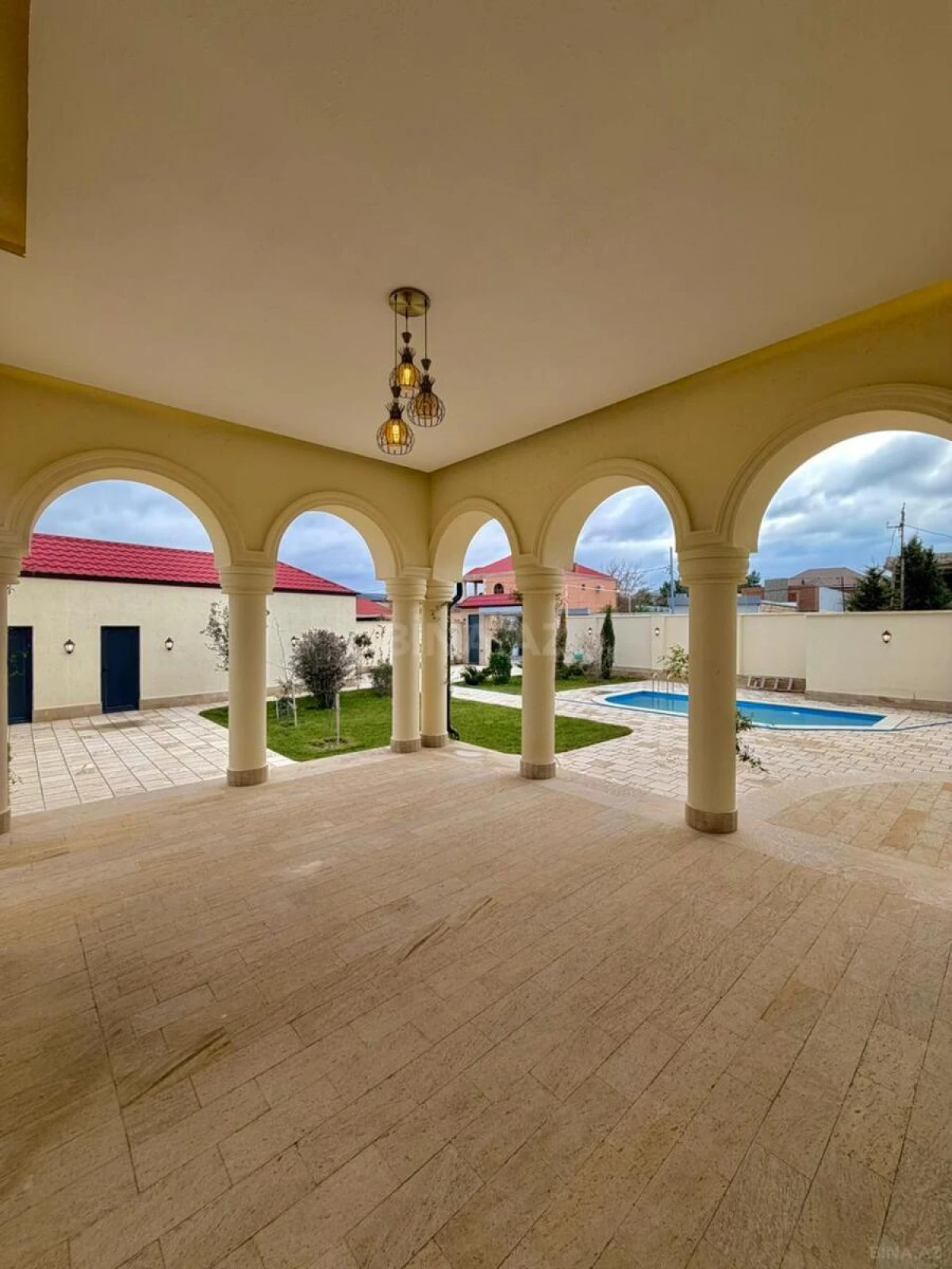 Satılır 6 otaqlı həyət evi 400 m²