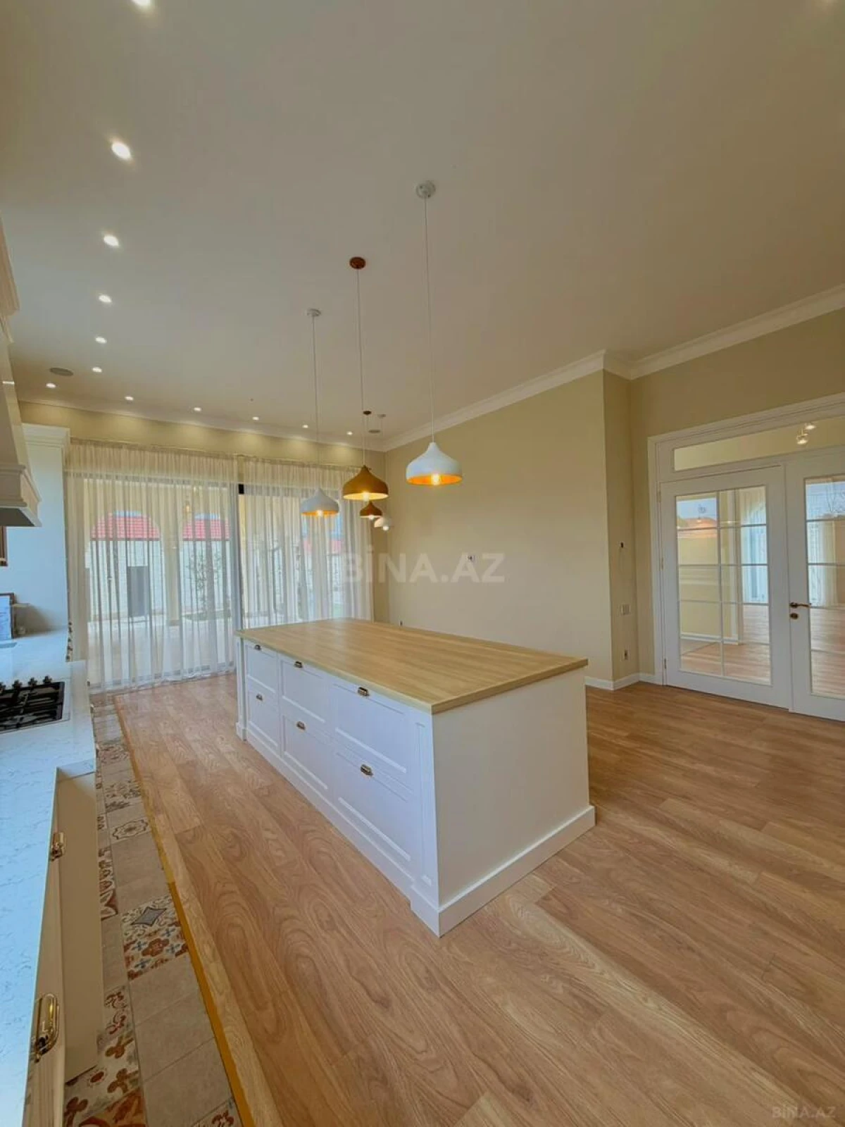 Satılır 6 otaqlı həyət evi 400 m²