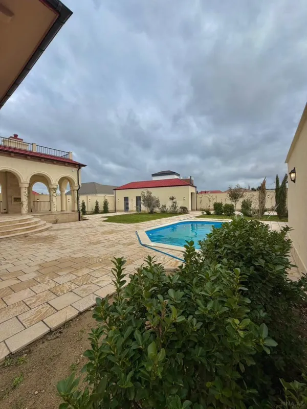 Satılır 6 otaqlı həyət evi 400 m²