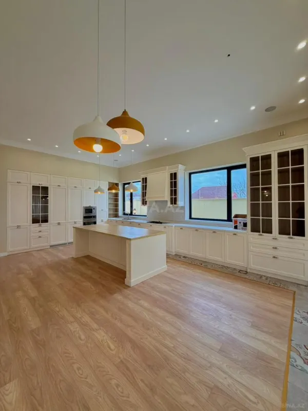 Satılır 6 otaqlı həyət evi 400 m²