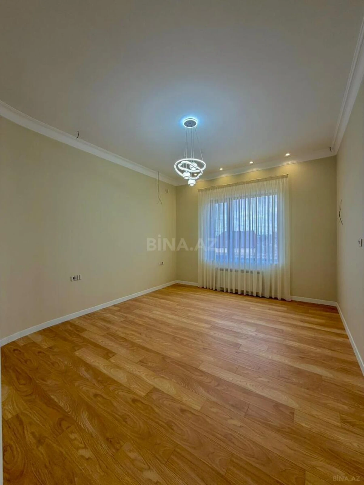 Satılır 6 otaqlı həyət evi 400 m²