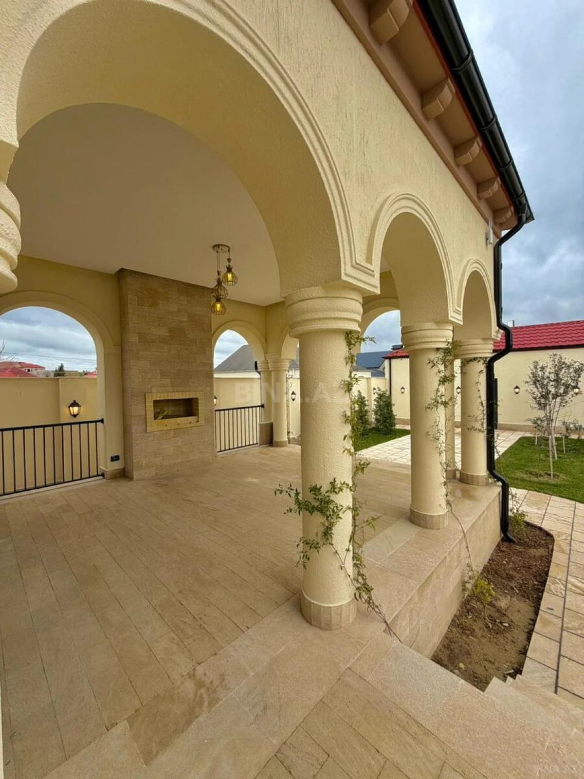 Satılır 6 otaqlı həyət evi 400 m²