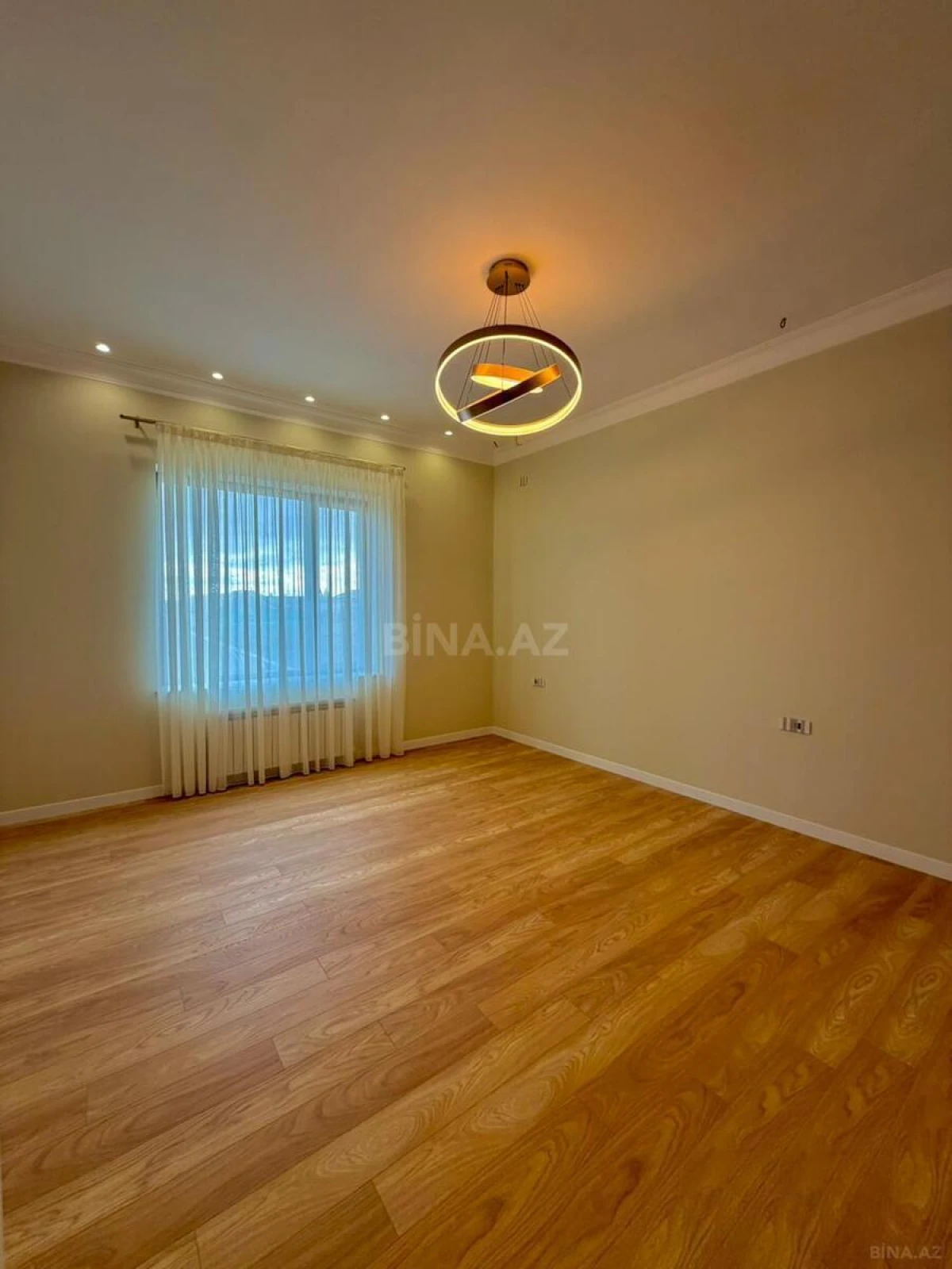 Satılır 6 otaqlı həyət evi 400 m²