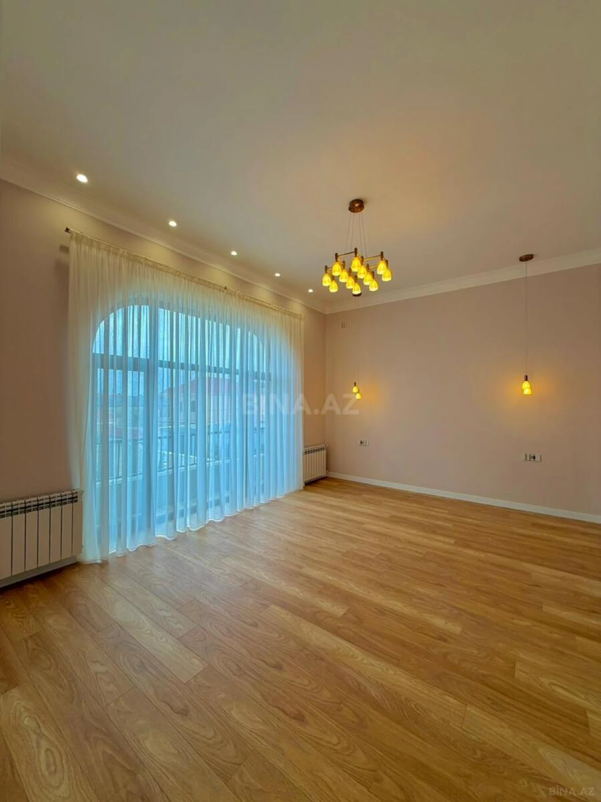 Satılır 6 otaqlı həyət evi 400 m²