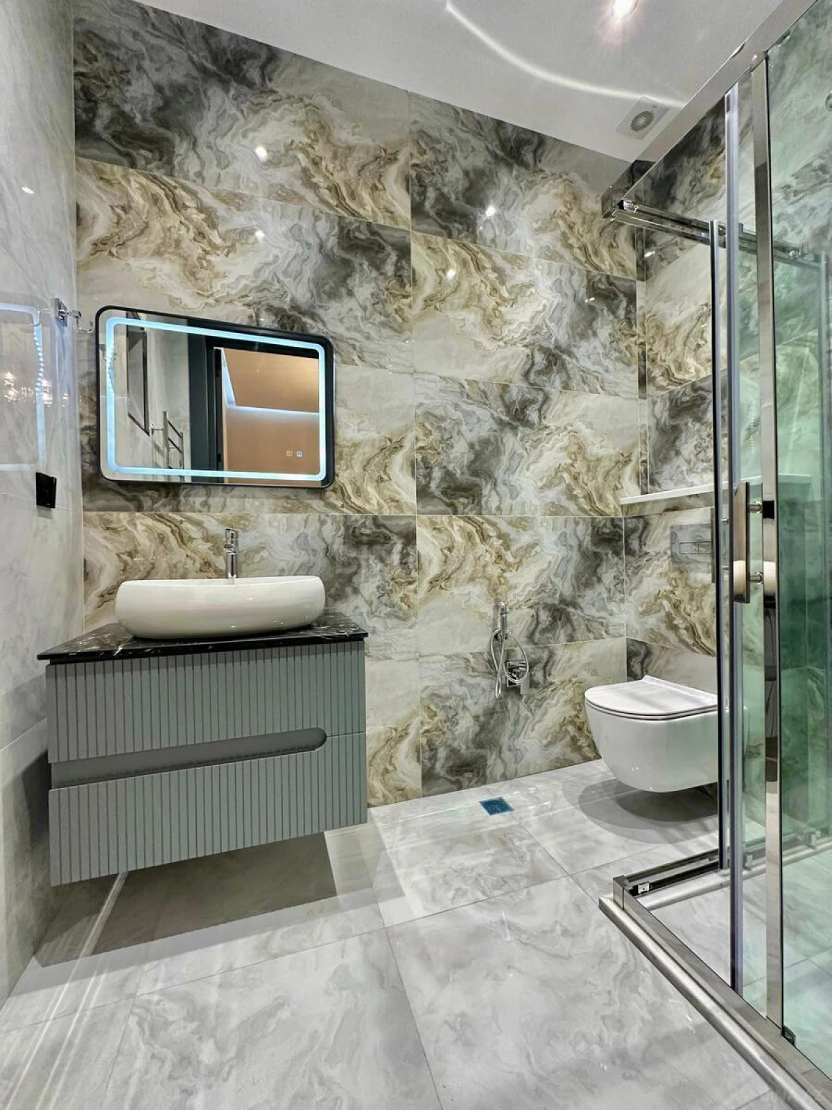 Satılır 5 otaqlı həyət evi 240 m²