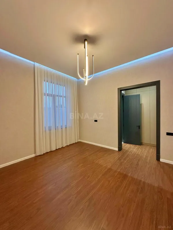 Satılır 5 otaqlı həyət evi 240 m²
