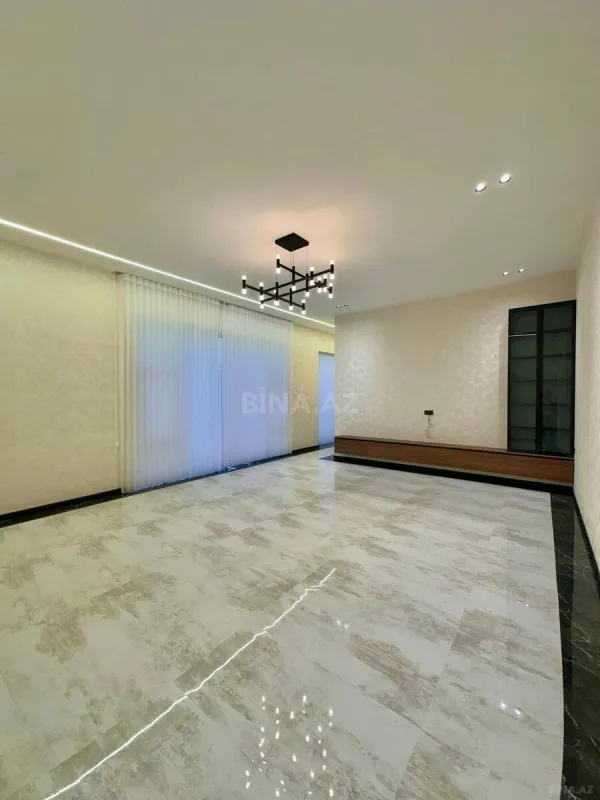 Satılır 5 otaqlı həyət evi 240 m²