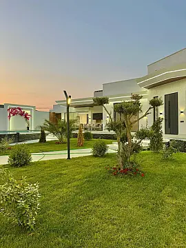 Satılır 5 otaqlı həyət evi 240 m²