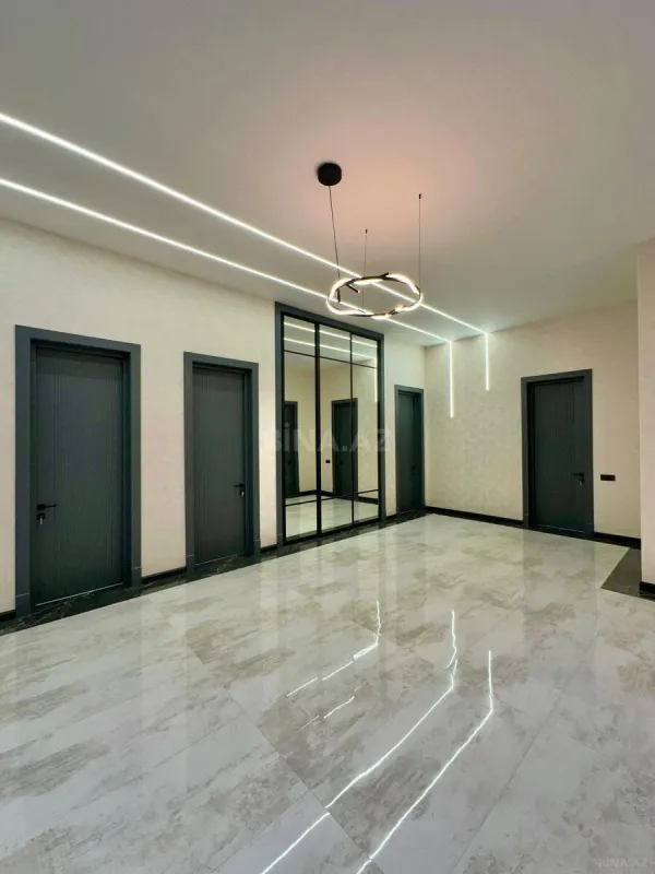 Satılır 5 otaqlı həyət evi 240 m²