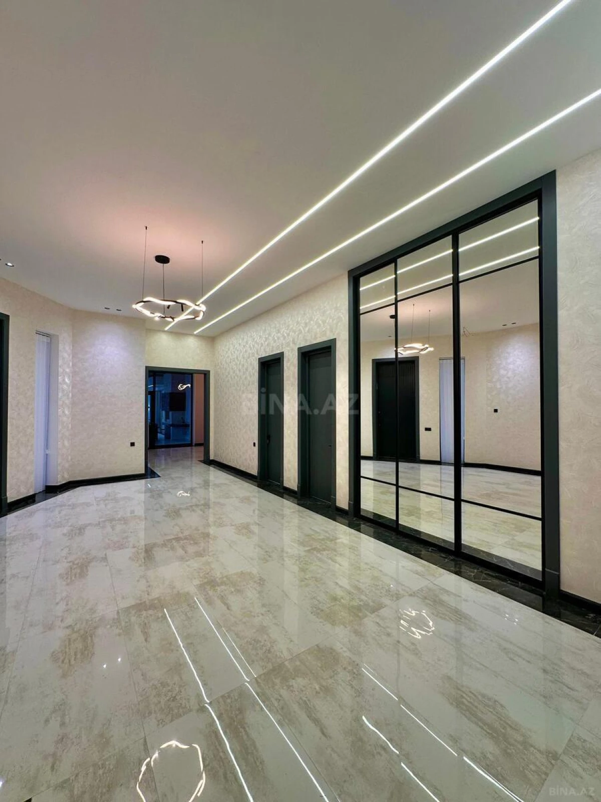 Satılır 5 otaqlı həyət evi 240 m²