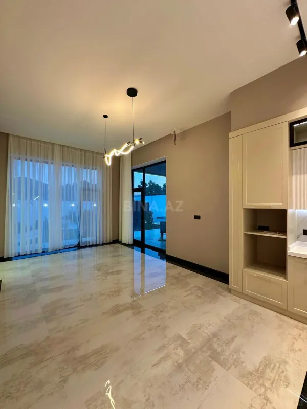 Satılır 5 otaqlı həyət evi 240 m²