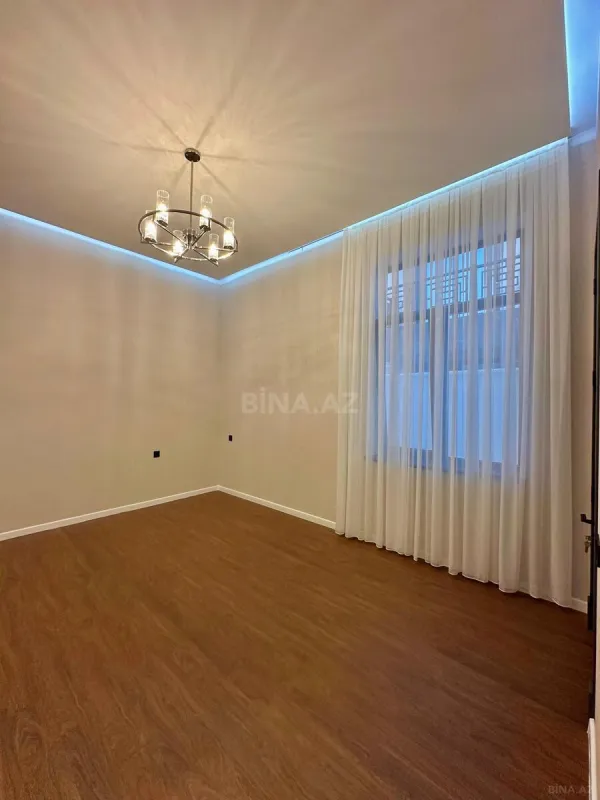 Satılır 5 otaqlı həyət evi 240 m²