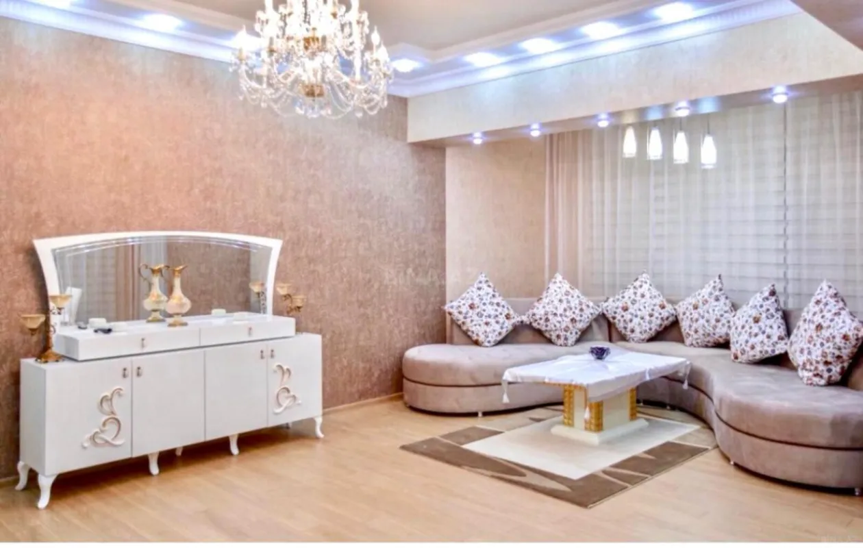 Kirayə verilir 4 otaqlı mənzil 181 m²