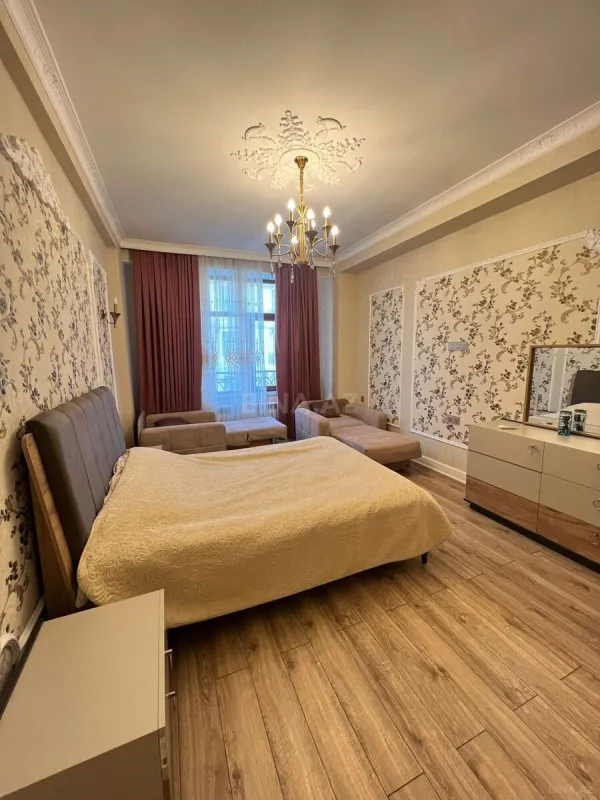 Satılır 2 otaqlı mənzil 96 m²