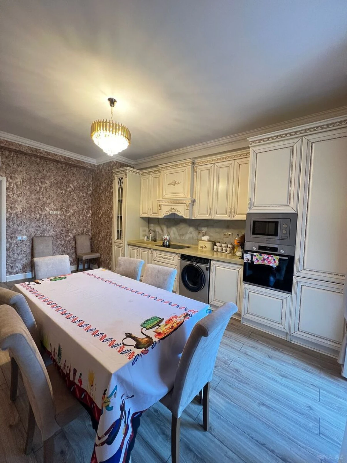 Satılır 2 otaqlı mənzil 96 m²