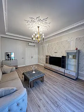 Satılır 2 otaqlı mənzil 96 m²