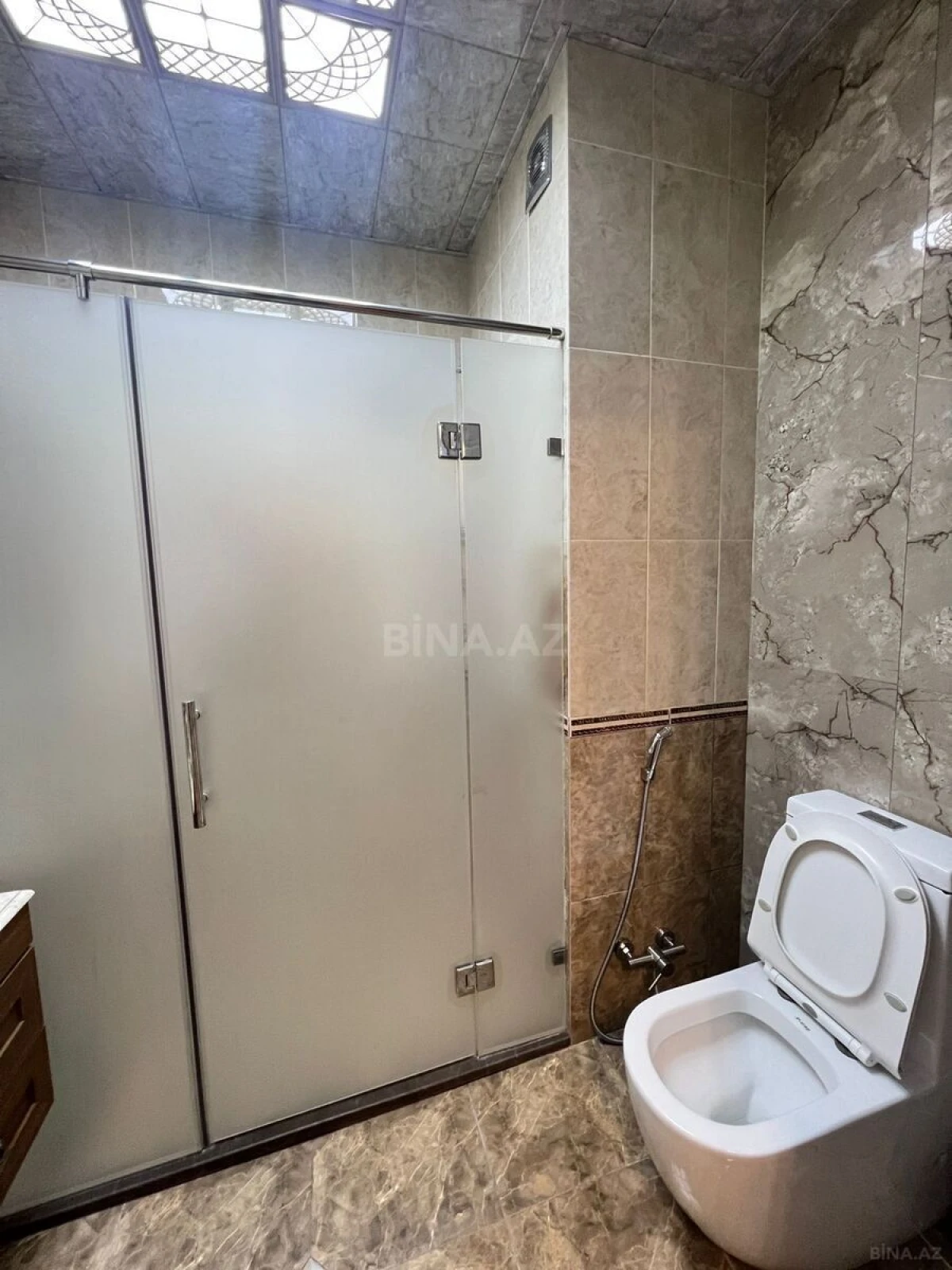 Satılır 2 otaqlı mənzil 96 m²