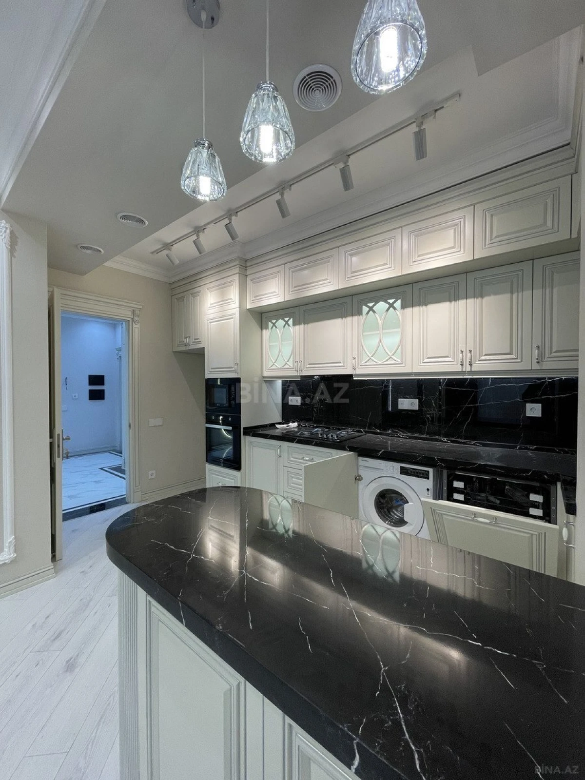 Satılır 3 otaqlı mənzil 105 m²