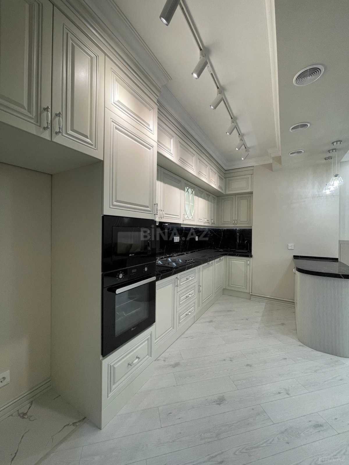 Satılır 3 otaqlı mənzil 105 m²