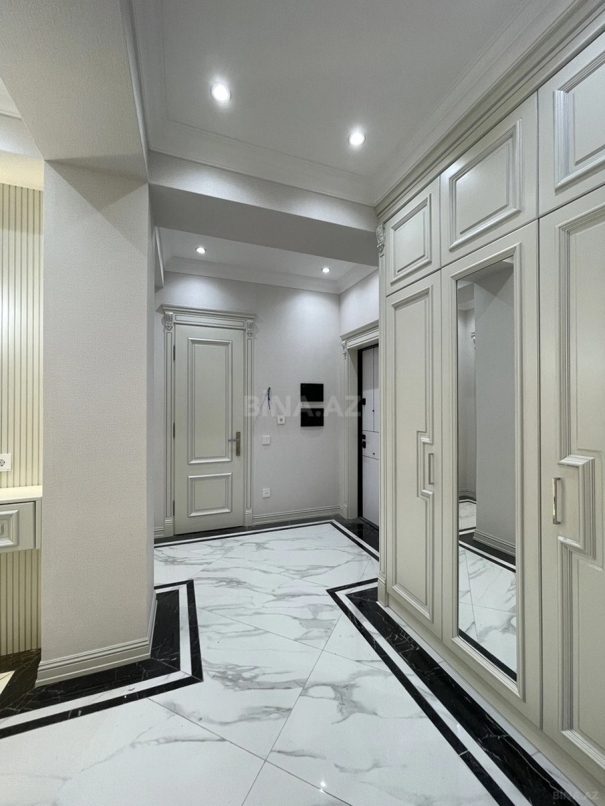 Satılır 3 otaqlı mənzil 105 m²