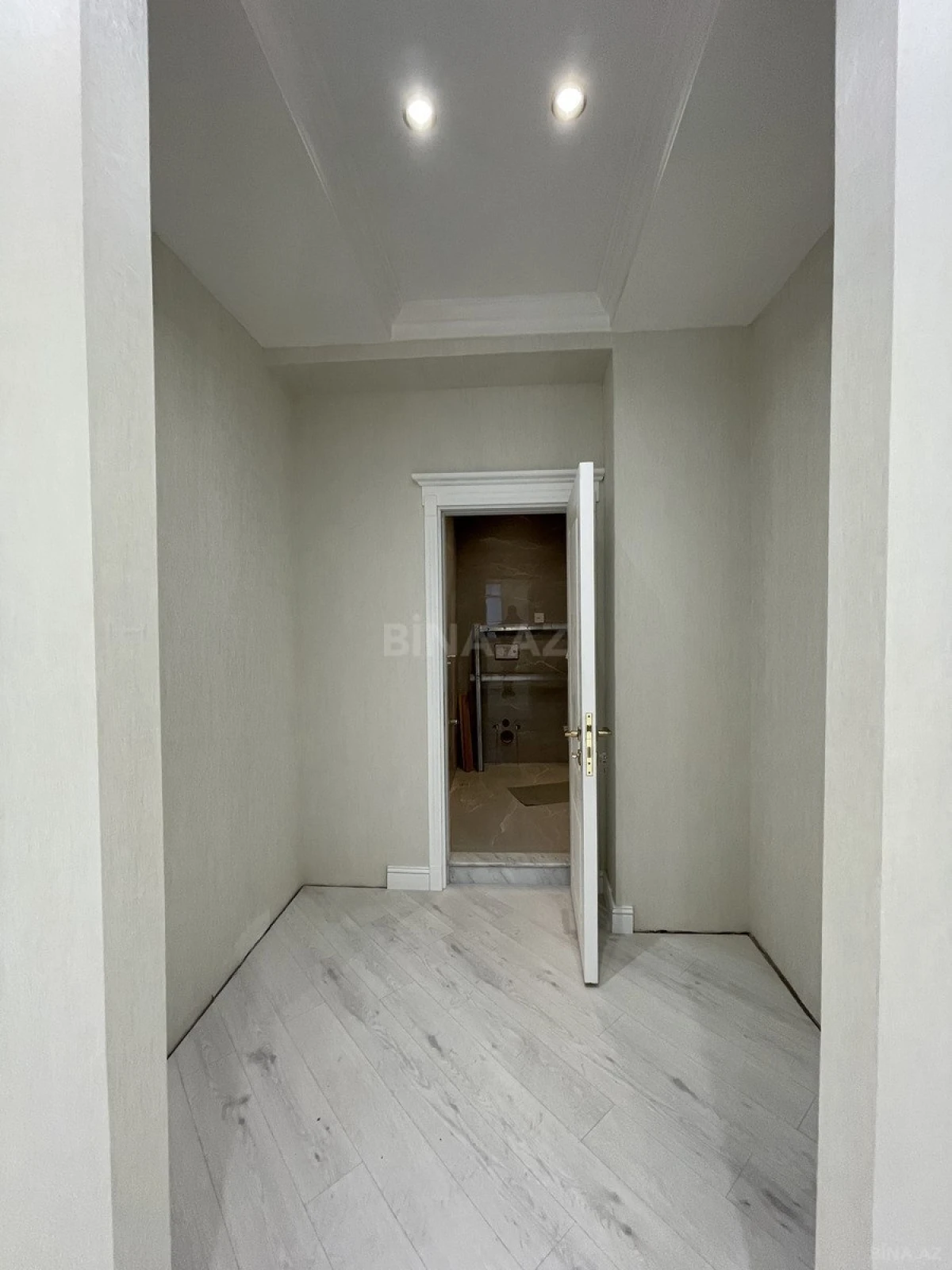 Satılır 3 otaqlı mənzil 110 m²