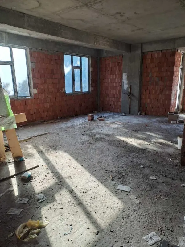 Satılır 3 otaqlı mənzil 131 m²