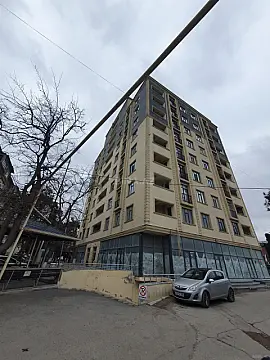 Satılır 3 otaqlı mənzil 131 m²