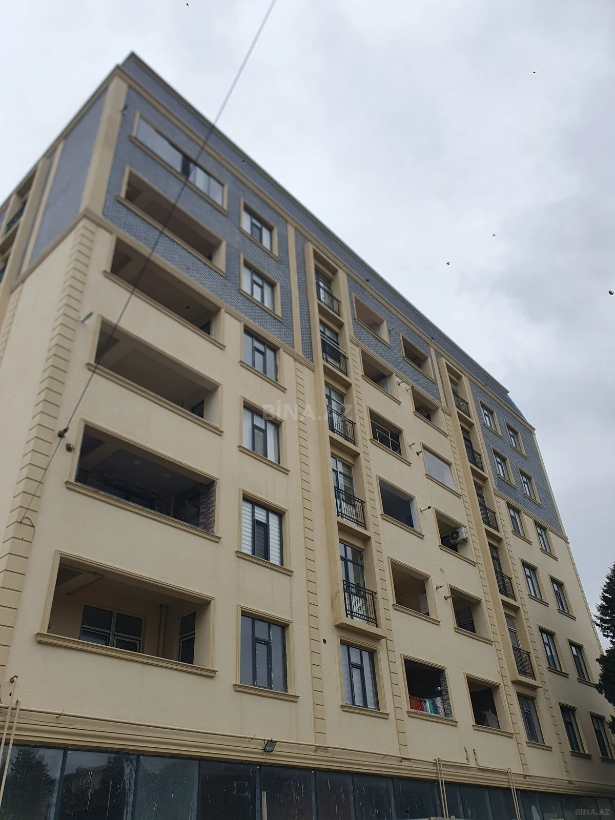 Satılır 3 otaqlı mənzil 131 m²