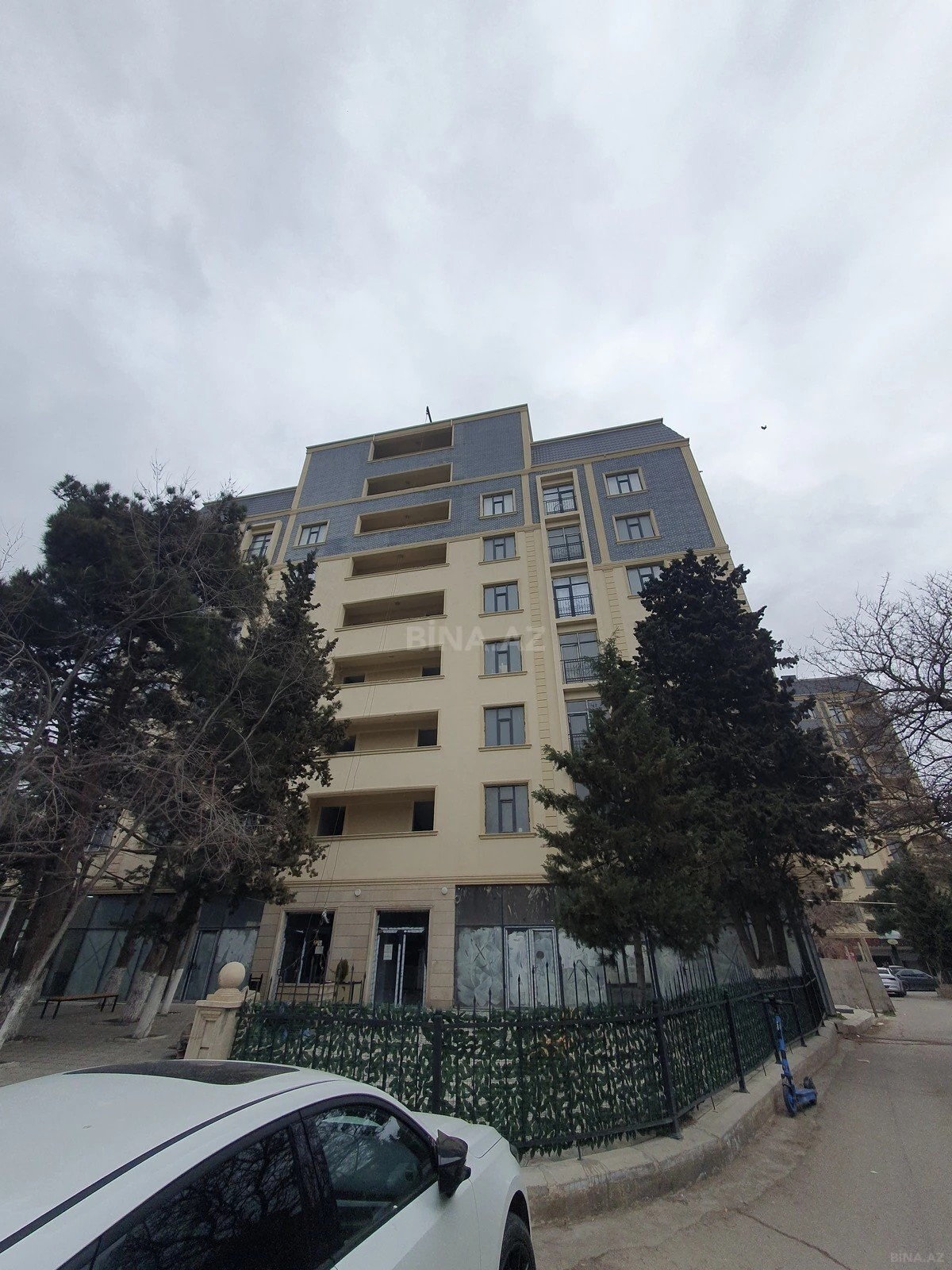Satılır 3 otaqlı mənzil 131 m²