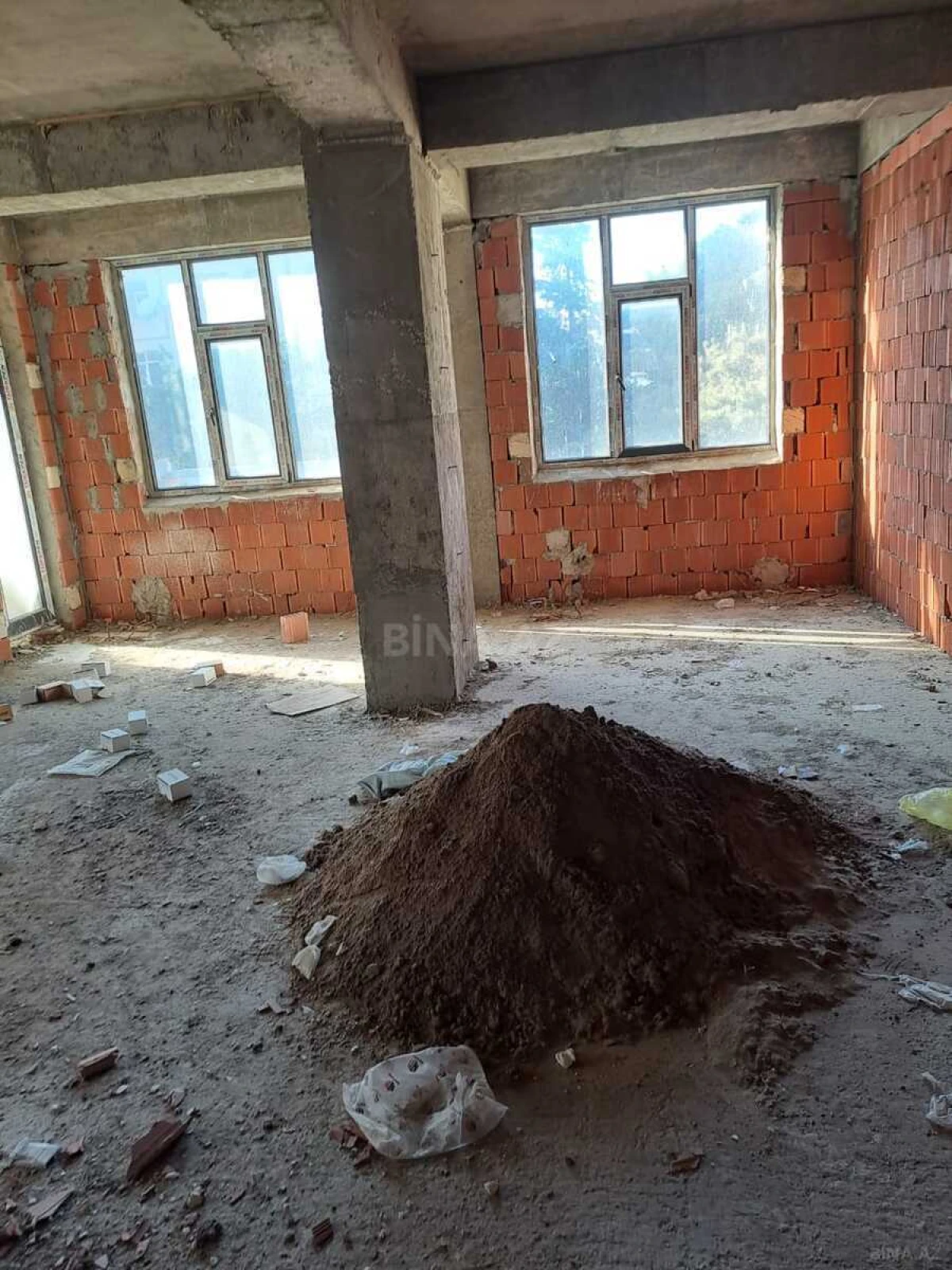 Satılır 3 otaqlı mənzil 131 m²