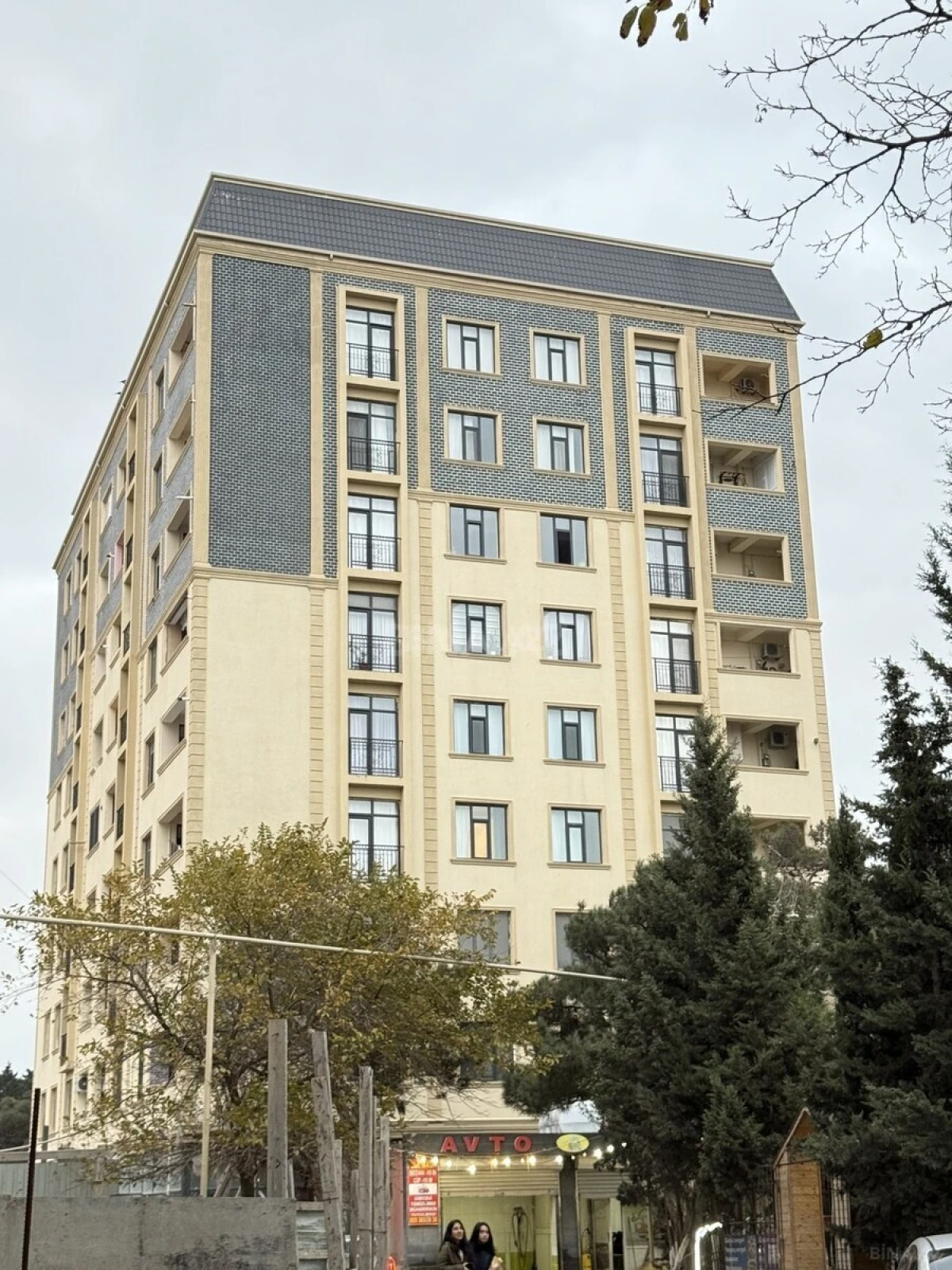 Satılır 3 otaqlı mənzil 131 m²