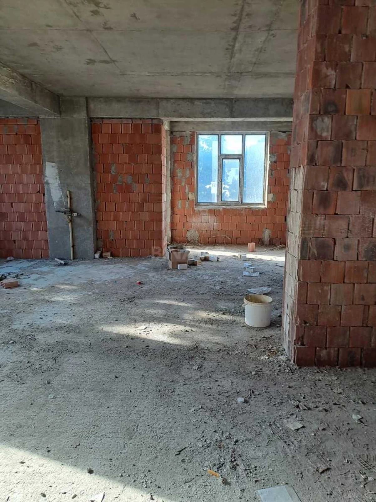 Satılır 3 otaqlı mənzil 131 m²