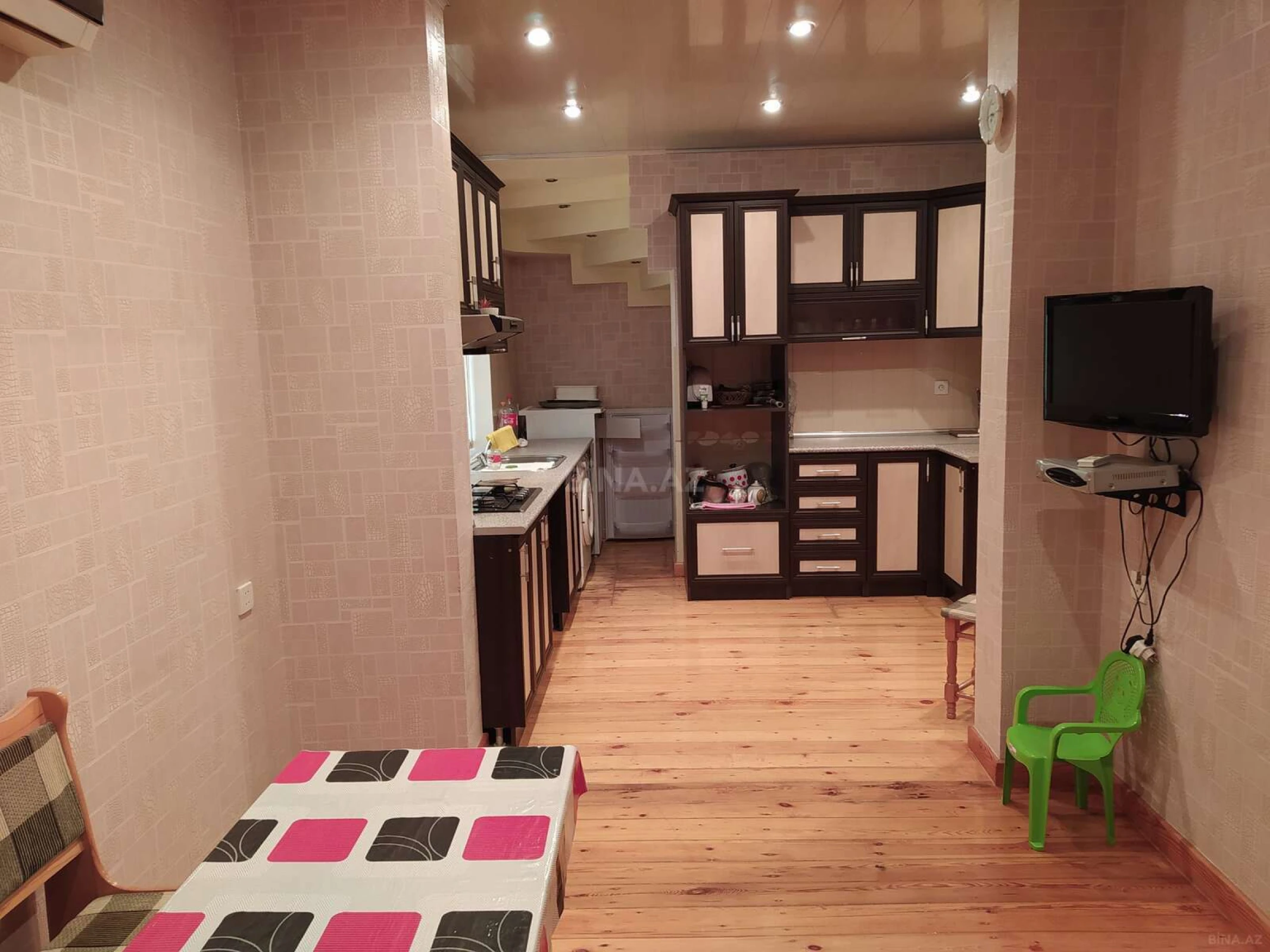 Satılır 9 otaqlı həyət evi 420 m²