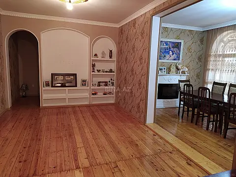 Satılır 9 otaqlı həyət evi 420 m²