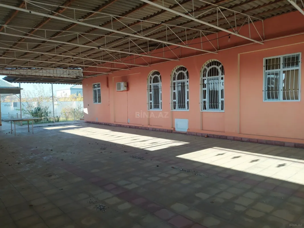 Satılır 9 otaqlı həyət evi 420 m²