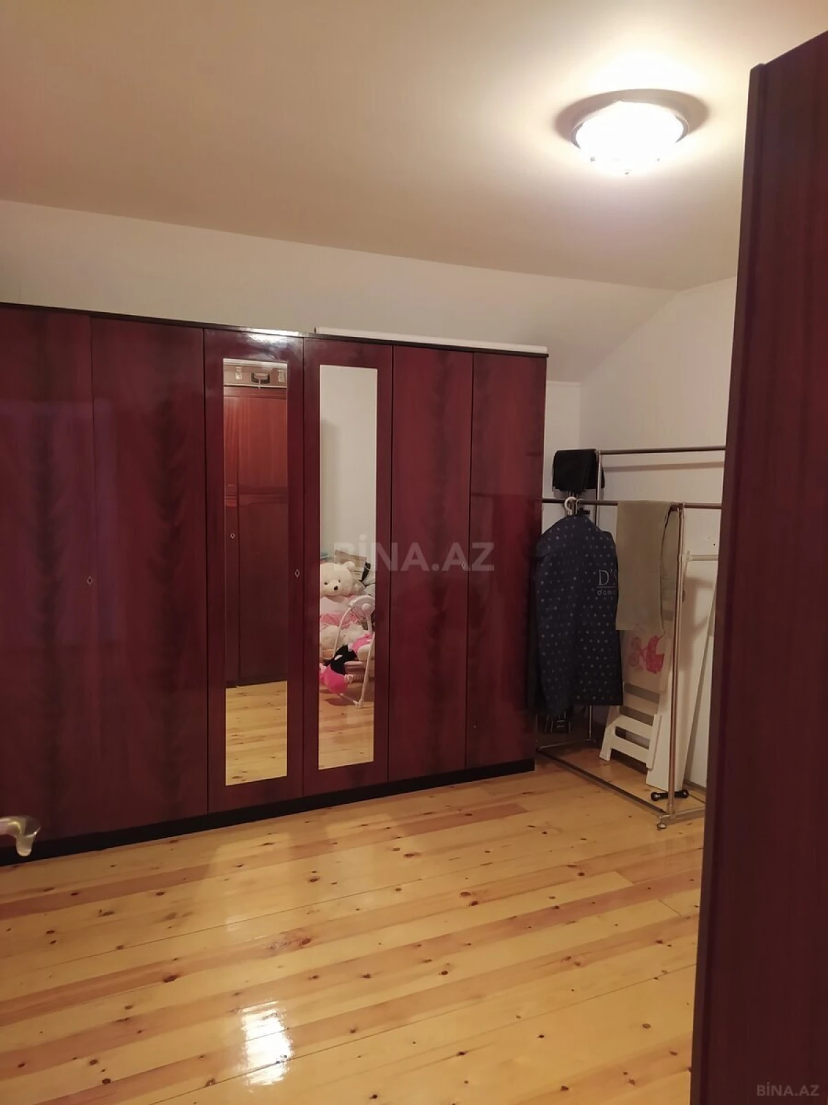 Satılır 9 otaqlı həyət evi 420 m²