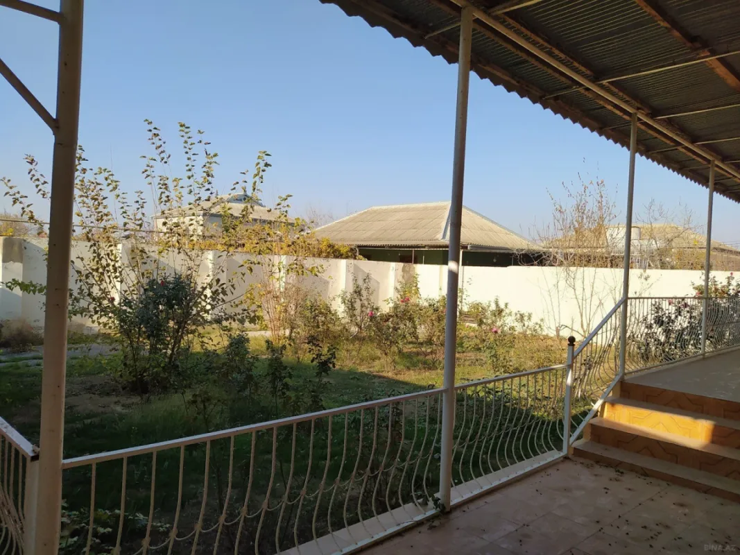 Satılır 9 otaqlı həyət evi 420 m²