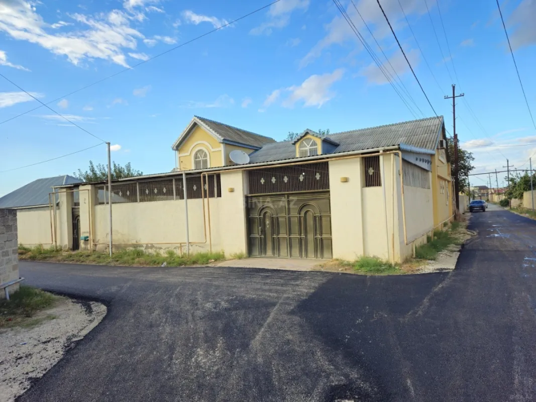 Satılır 9 otaqlı həyət evi 420 m²