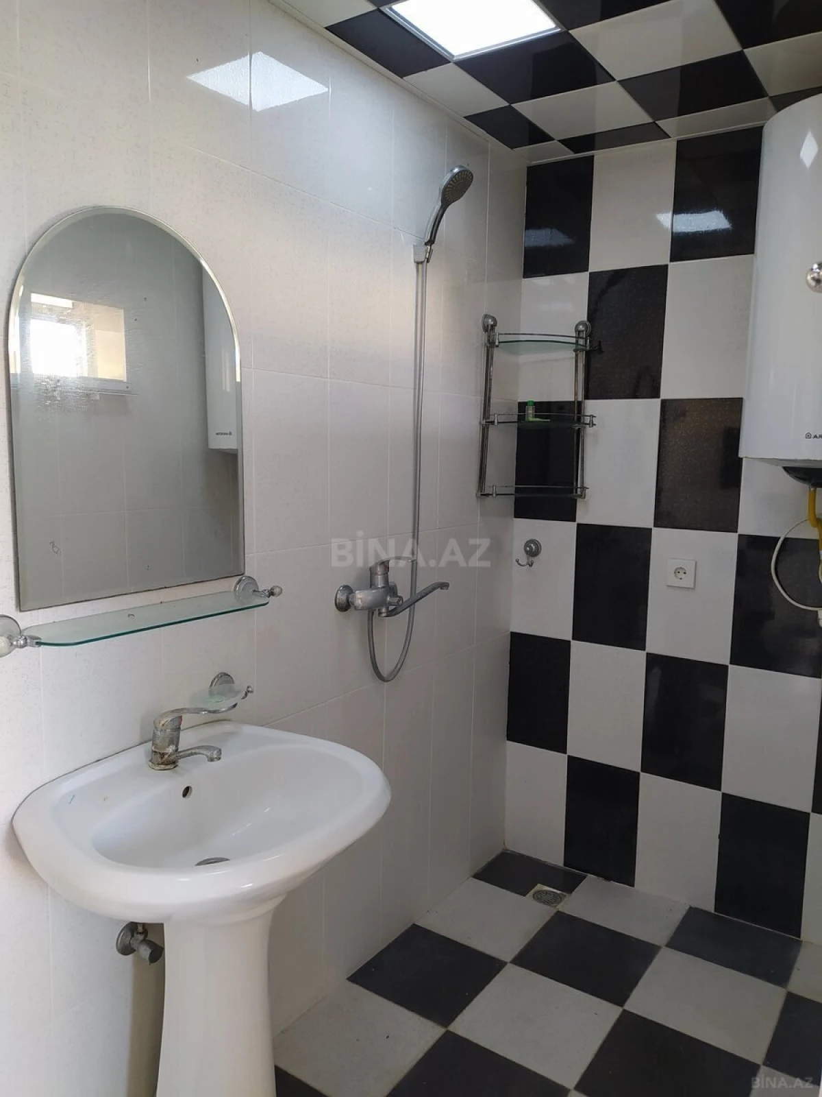 Satılır 9 otaqlı həyət evi 420 m²