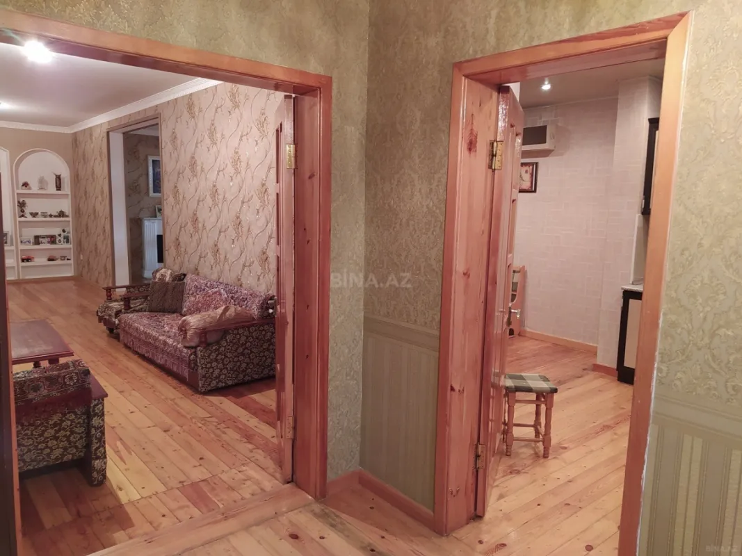 Satılır 9 otaqlı həyət evi 420 m²