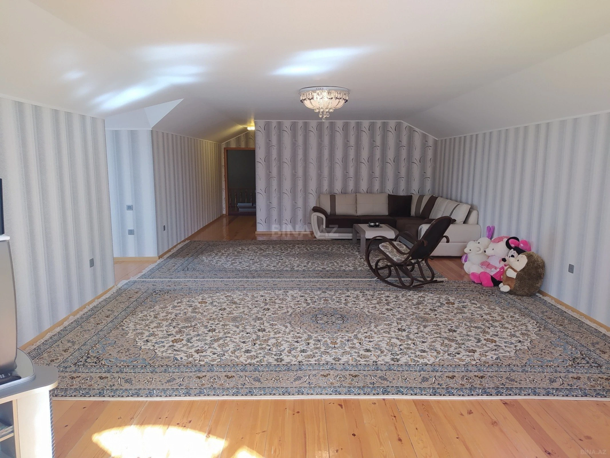 Satılır 9 otaqlı həyət evi 420 m²