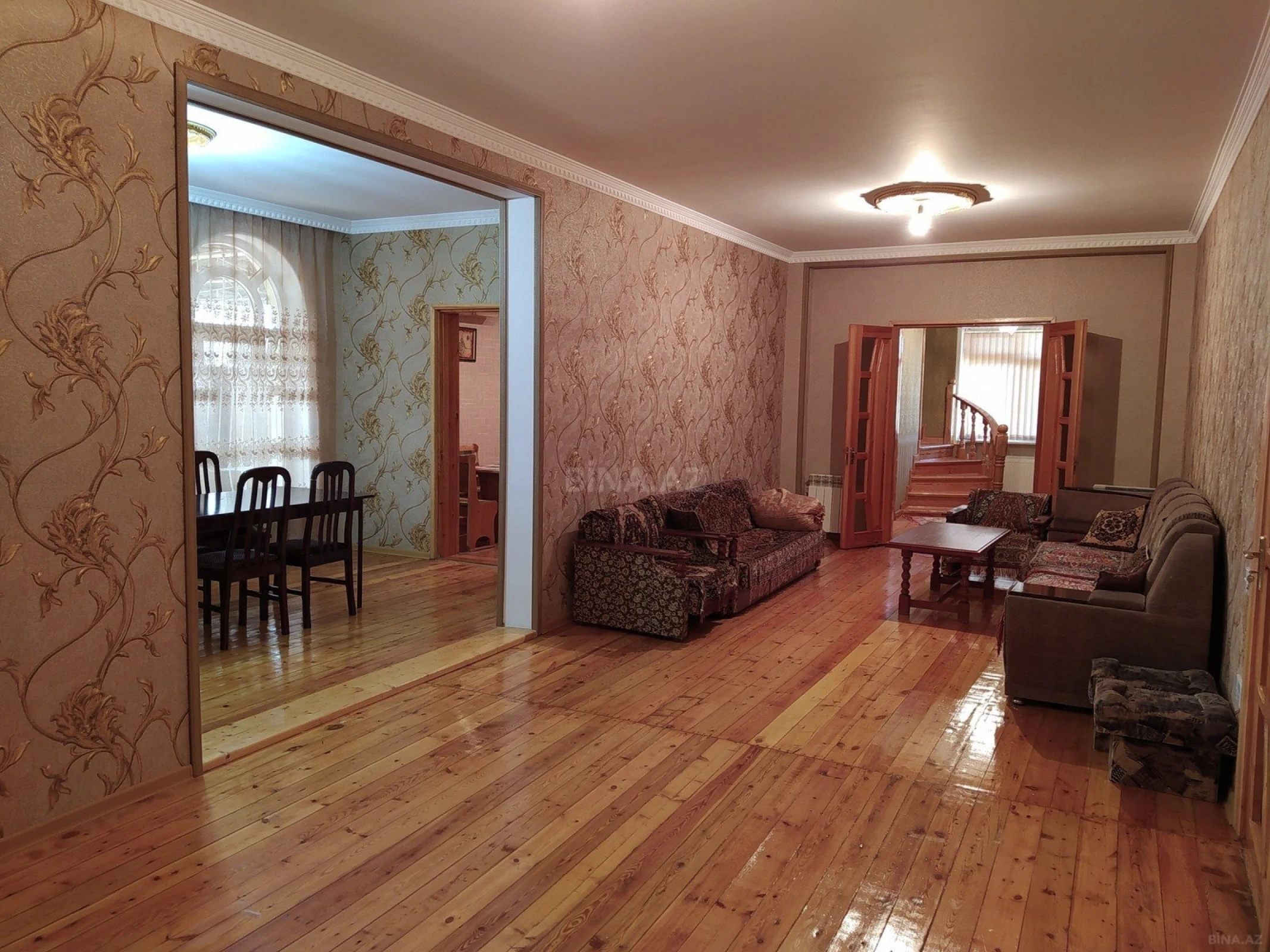 Satılır 9 otaqlı həyət evi 420 m²