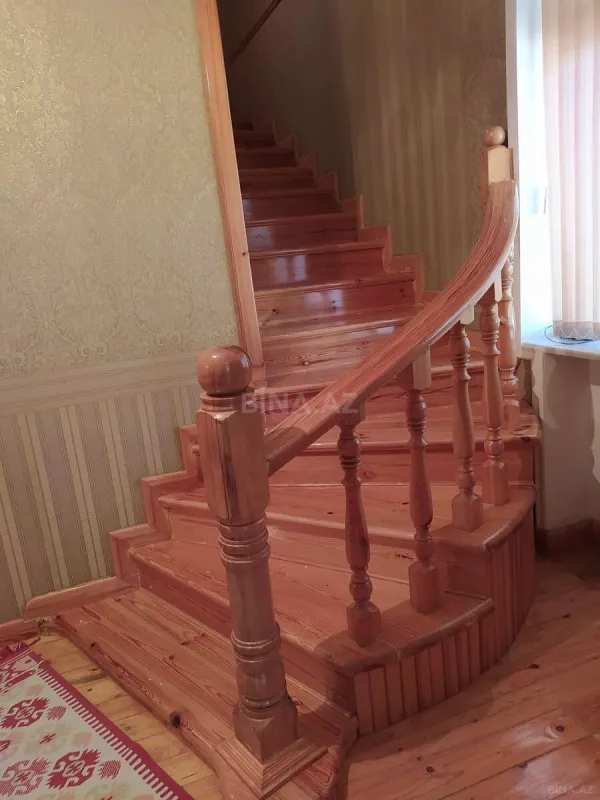 Satılır 9 otaqlı həyət evi 420 m²