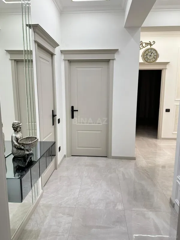 Satılır 3 otaqlı mənzil 105 m²