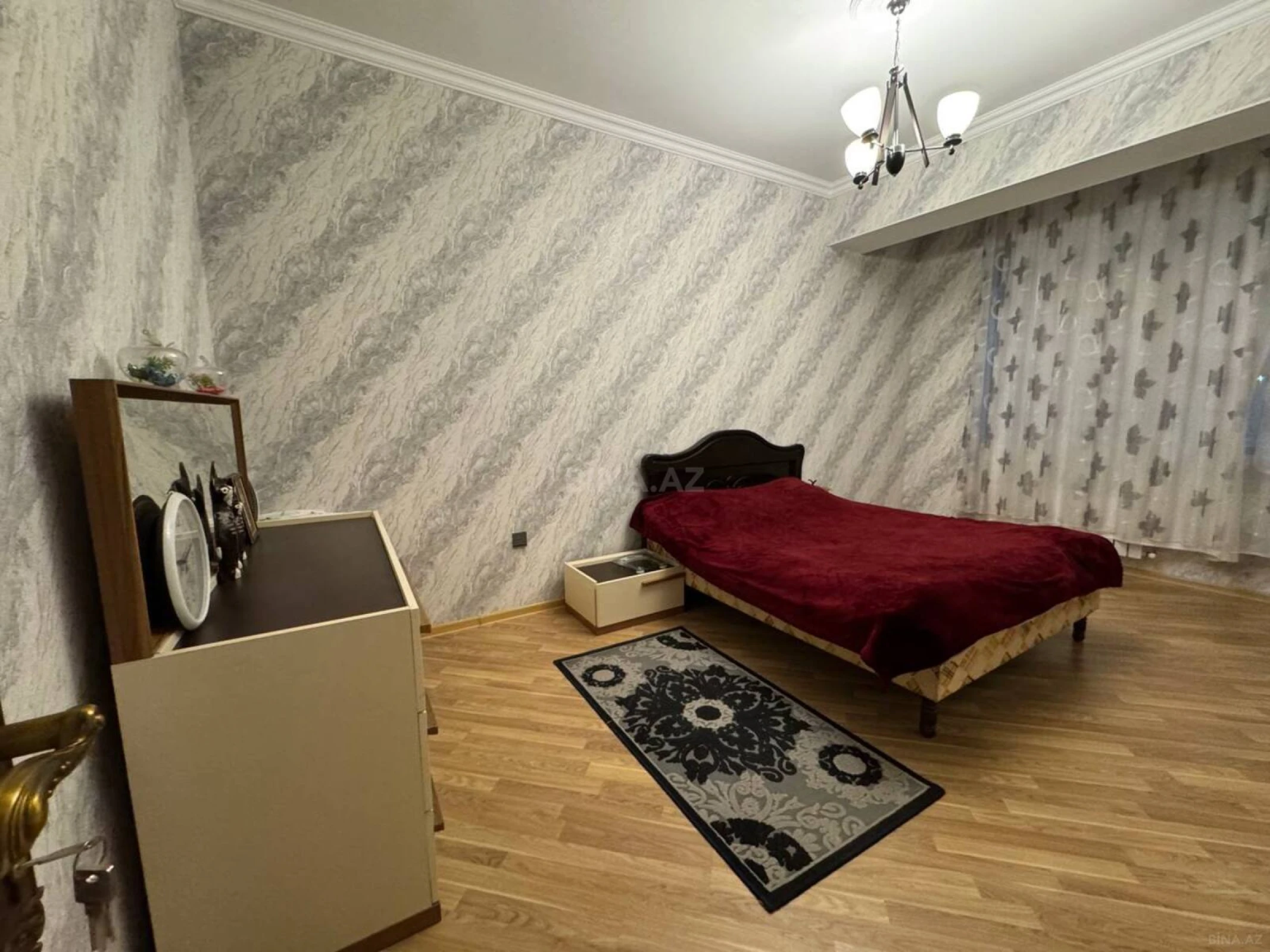 Satılır 4 otaqlı mənzil 133 m²