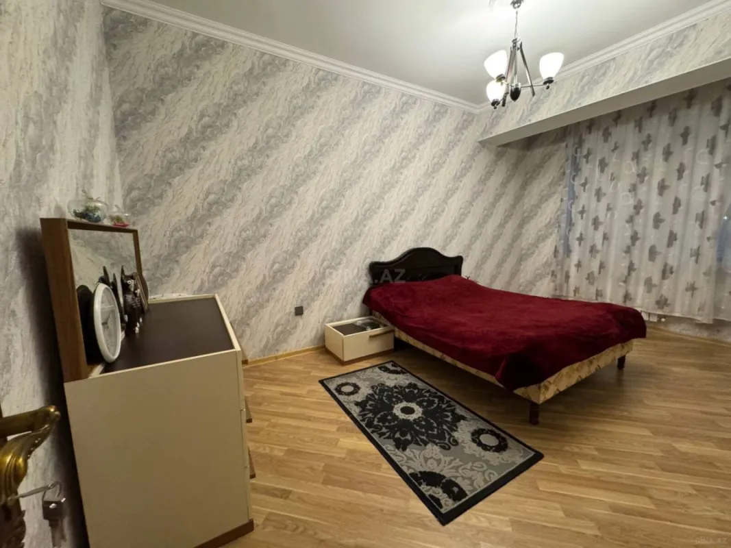 Satılır 4 otaqlı mənzil 133 m²