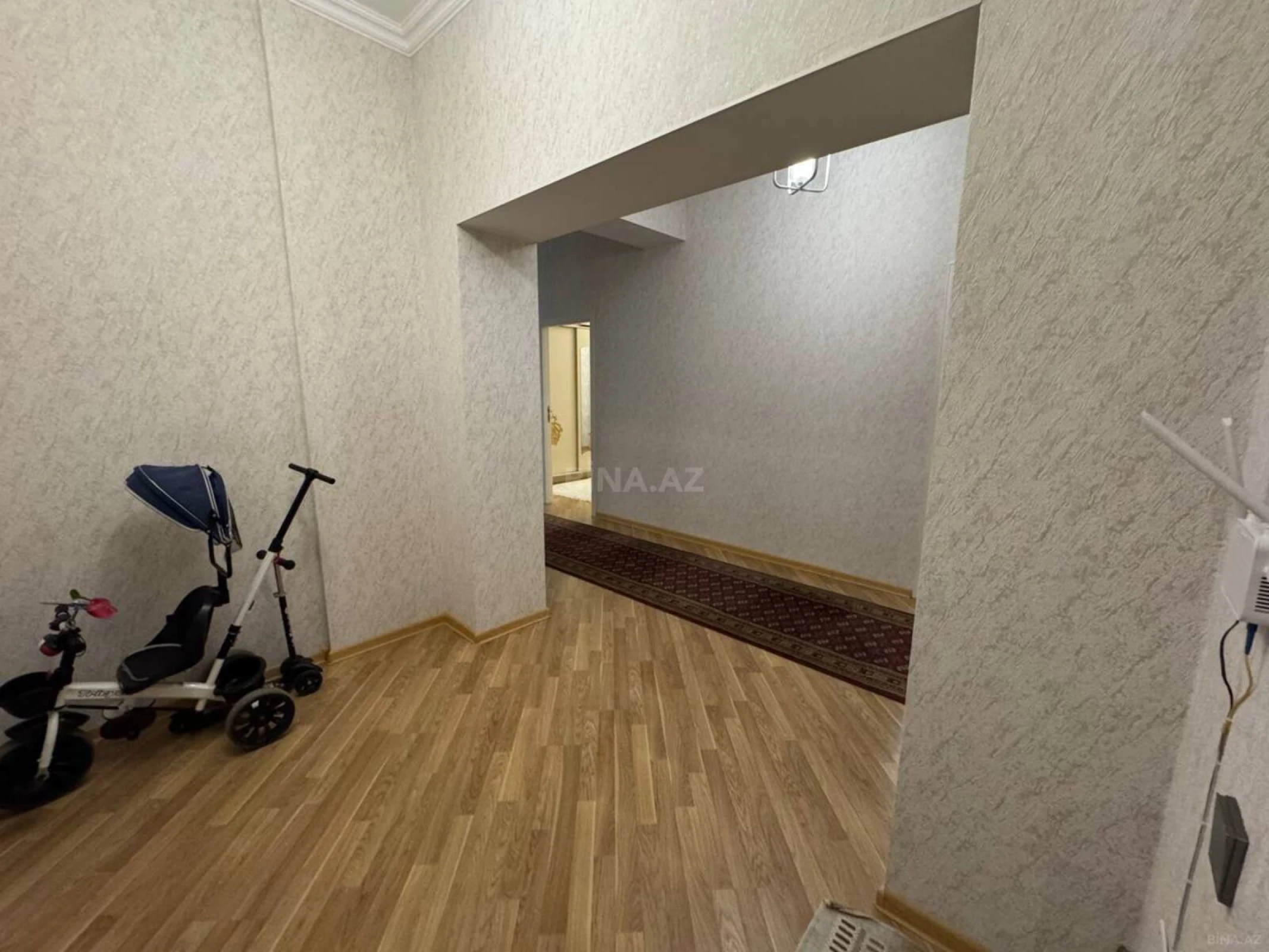 Satılır 4 otaqlı mənzil 133 m²